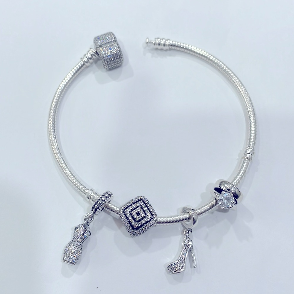 Pandora Moments S925 Sterling Silver S925 sparkling Barrel clasp Bracelet